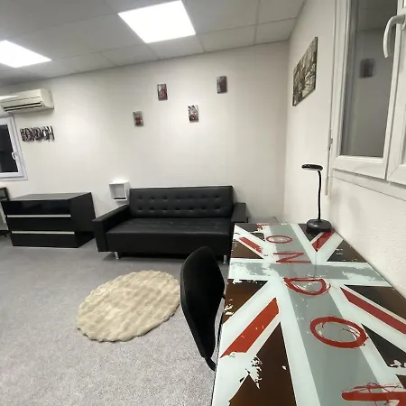 아파트 London Office